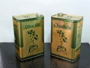 Read more about the article O πατροπαράδοτος τενεκές με λάδι