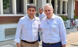 Read more about the article Εσωκομματικά βέλη Χαρακόπουλου για επιλεκτικές προεκλογικές αποζημιώσεις-ενισχύσεις