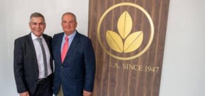Read more about the article Επίσκεψη Καραμανλή στο εργοστάσιο της JTI