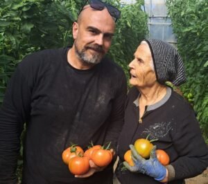 Read more about the article Σοφία Κουτσελάκη: Γιαγιά εργάτρια γης ετών… 84