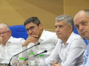 Read more about the article Αυγενάκης κατά Αντιπολίτευσης για την πρόταση δυσπιστίας