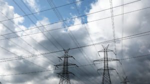 Read more about the article Κυβερνητική “επανεκκίνηση” με τσουχτερές αυξήσεις στο ρεύμα