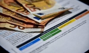 Read more about the article Πανευρωπαϊκή πρωτιά της Ελλάδας στις τιμές του ρεύματος