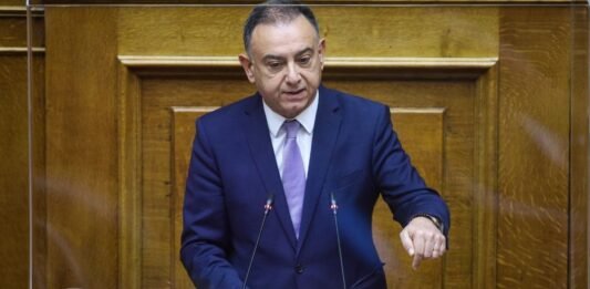 Χρηματοδοτικό εργαλείο αναζητεί το ΥπΑΑΤ για αποζημίωση 12 μελισσοκόμων Εύβοιας