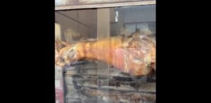 Read more about the article Ποια πανώλη; Κάποιοι συνεχίζουν να ψήνουν αρνιά στο Ξηρόμερο