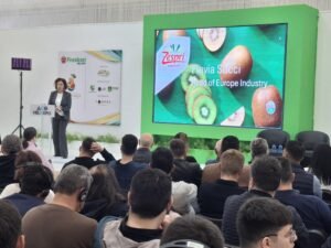 Read more about the article Eνδιαφέρον workshop για το κίτρινο ακτινίδιο