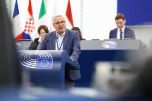 Read more about the article Επείγουσα δράση ζητά ο Μανιάτης για την κομπόστα