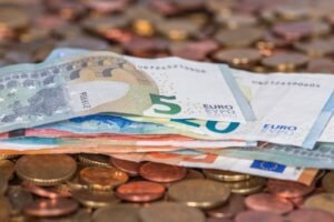 Read more about the article Πότε φθάνει το επόμενο κύμα πληρωμών του ΟΠΕΚΕΠΕ