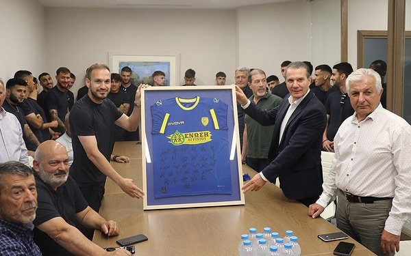 Read more about the article Επίσκεψη του Παναιτωλικού στα γραφεία της Ένωσης Αγρινίου