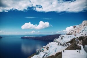 Read more about the article Πάει η φτώχεια… σύννεφο, τρέχουν όλοι για κοινωνικό τουρισμό