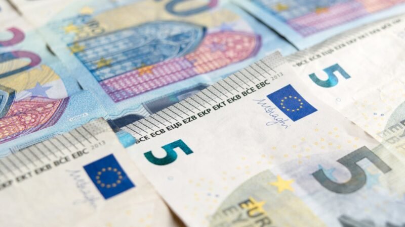 30 εκατ. στους επιλαχόντες νέους προεκλογικά