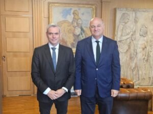 Read more about the article Καραγκούνης στον Τσιάρα για αποζημιώσεις ελαιοπαραγωγών εκτός κανονισμού