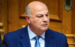 Read more about the article Τσιάρας στη Βουλή: Τέλος στις σκιές του παρελθόντος