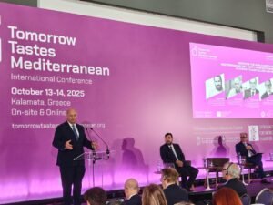 Read more about the article Τσιάρας: Ποινικές ευθύνες για τους παράνομους εμβολιασμούς, πότε θα γίνουν πληρωμές