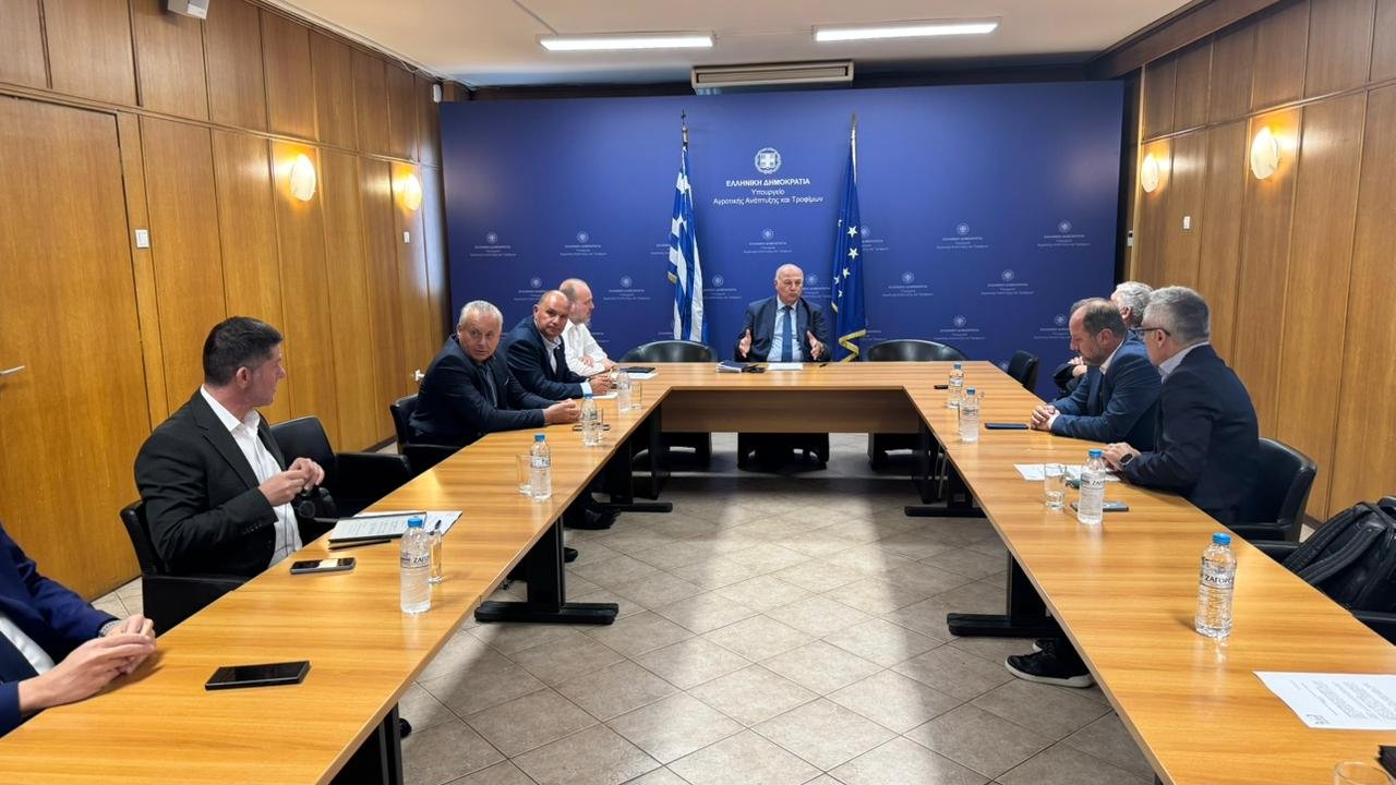 Read more about the article Συνάντηση Τσιάρα με Διεπαγγελματική Βάμβακος: Ιδιαίτερα υψηλή ποιότητα φέτος στο προϊόν