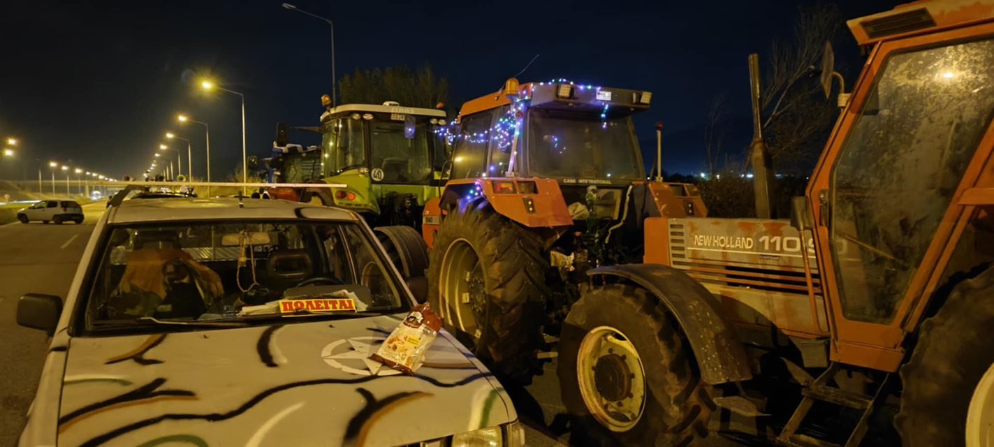 You are currently viewing “Θα κάνουμε Χριστούγεννα στο μπλόκο”, λένε στολίζοντας τα τρακτέρ οι αγροκτηνοτρόφοι