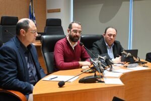 Read more about the article Σύσκεψη για την ευλογιά, Φαρμάκης: «Να αξιοποιήσουμε το παράθυρο ευκαιρίας για να εξαλείψουμε τον εφιάλτη»