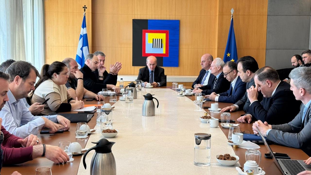 You are currently viewing Συνάντηση εκπροσώπων αγροτών με την κυβέρνηση για ζητήματα ΑΤΑΚ και ΚΑΕΚ