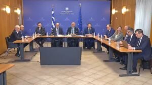 Read more about the article Χατζηδάκης: Κερδισμένοι οι πραγματικοί παραγωγοί, τι είπε για τα δεσμευμένα ΑΦΜ