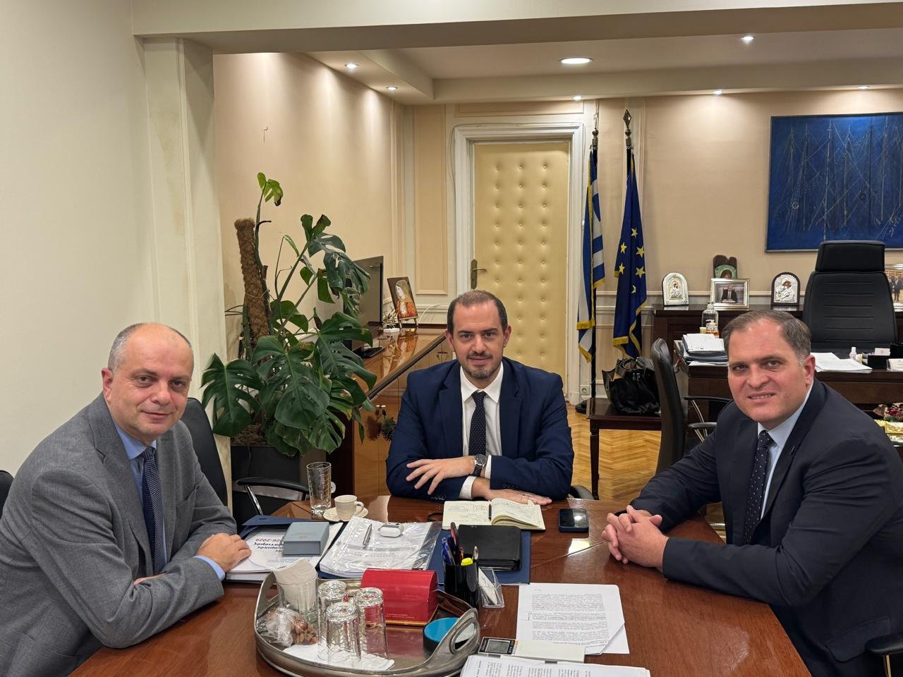 Read more about the article Συνάντηση Καπετάνου με Κώτσηρα, Πιτσιλή: Ανάγκη δίκαιων ρυθμίσεων για τους καταστηματάρχες
