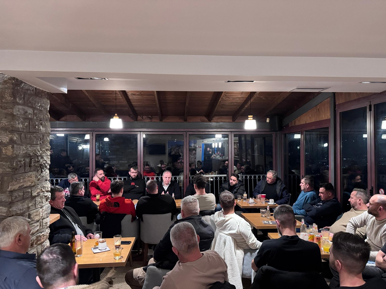 Read more about the article Συναντήσεις Σταμενίτη με κερασοπαραγωγούς και κτηνοτρόφους