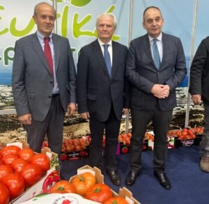 Read more about the article Ο Ανδριανός στα εγκαίνια της 1ης Έκθεσης Αγροτικών Προϊόντων Freshexpo Ιεράπετρας