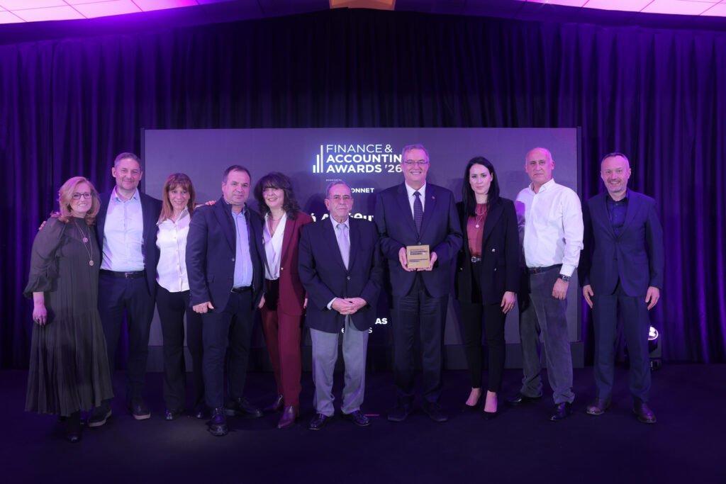 ΜΠΑΡΜΠΑ ΣΤΑΘΗΣ: Οικονομική Διεύθυνση της Xρονιάς» και 12 ακόμη κορυφαίες διακρίσεις