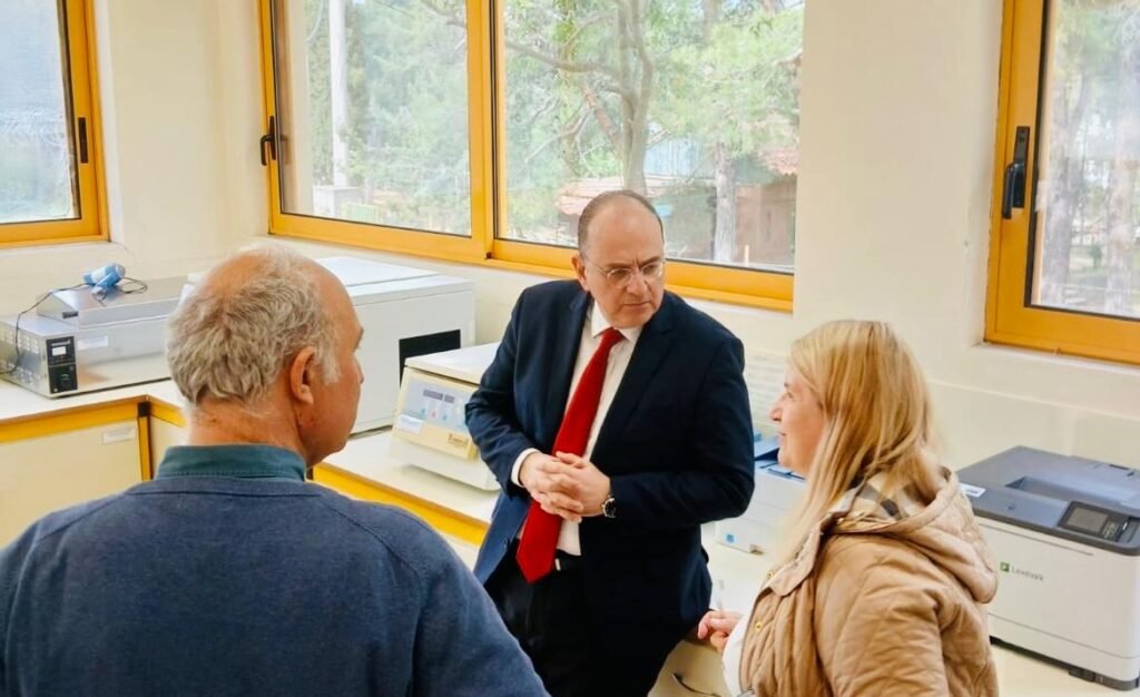 Στα κτηνιατρικά εργαστήρια ο Λαζαρίδης, υπογραμμίστηκε η ανάγκη για άμεση έκδοση των αποτελεσμάτων