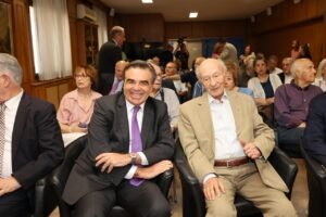 Read more about the article Ο Σχοινάς τίμησε τον Άγγελο Ζαχαρόπουλο για τη διαχρονική προσφορά του
