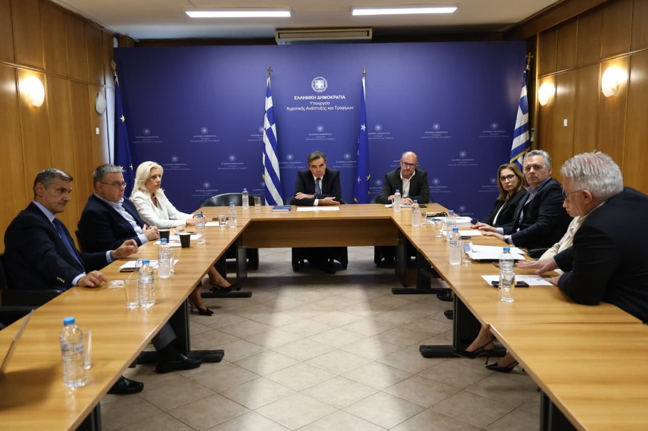 You are currently viewing Συνάντηση Σχοινά με γραμματείς Αποκεντρωμένων Διοικήσεων